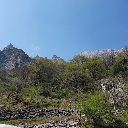 Hotel Garganta Del Cares Poncebos Eksteriør billede